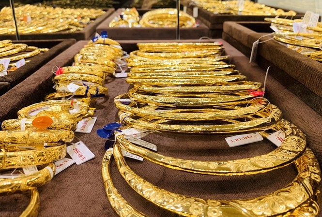 Giá vàng bất ngờ quay đầu giảm Giá vàng bất ngờ quay đầu giảm. ảnh minh hoạ
