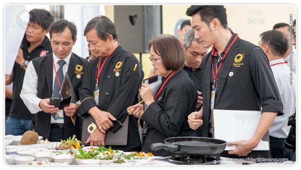 Cuộc thi chiếc thìa vàng 2015: Đến gần giải thưởng 1 tỷ đồng Ban giám khảo cuộc thi làm việc