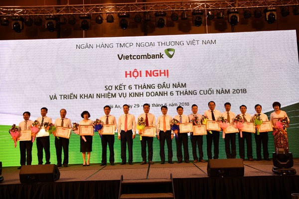 Vietcombank tổ chức hội nghị sơ kết hoạt động kinh doanh 6 tháng đầu n Vietcombank tổ chức hội nghị sơ kết hoạt động kinh doanh 6 tháng đầu n