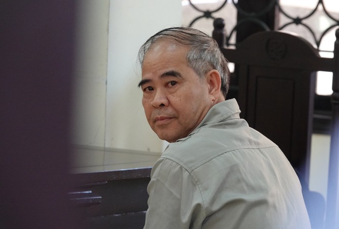 Cựu hiệu trưởng quan hệ tình dục với nhiều học sinh kháng cáo xin giảm nhẹ hình phạt Bị cáo Đinh Bằng My tại phiên toà.
