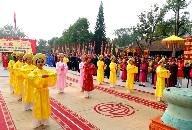 Cảnh báo việc giả mạo BQL nhận công đức, dâng lễ tại Đền Mẫu Âu Cơ Lễ hội Đền Mẫu Âu Cơ năm Canh Tý 2020. Ảnh: Nguyễn Quý.