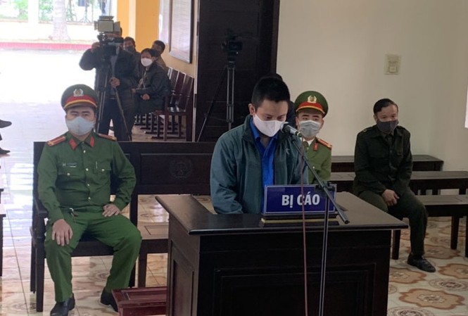 9 tháng tù cho thanh niên 'thông chốt' kiểm dịch, đánh nhân viên trực Trần Văn Mạnh bị xử 9 tháng tù giam vì "thông chốt" kiểm dịch và đánh nhân viên trực - Ảnh: Hoàng Long
