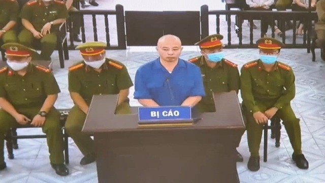 Giang hồ Đường 'Nhuệ' lĩnh 30 tháng tù vì đánh người ở trụ sở công an Nguyễn Xuân Đường bị tuyên xử 30 tháng tù giam - Ảnh: Hoàng Long