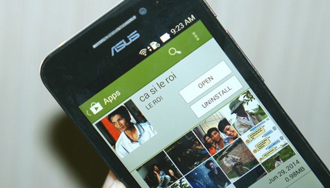 Xuất hiện hàng loạt ứng dụng ‘ca sĩ Lệ Rơi’ trên Android Một trong số những ứng dụng mang tên "Ca sĩ Lệ Rơi" trên Google Play.
