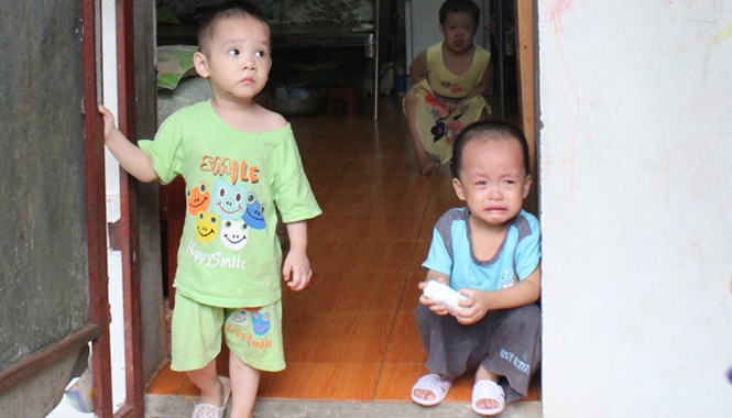 Thành ủy Hà Nội yêu cầu tiếp tục điều tra vụ chùa Bồ Đề Trẻ em tại chùa Bồ Đề sáng 22/8. Ảnh: Tuấn Nguyễn