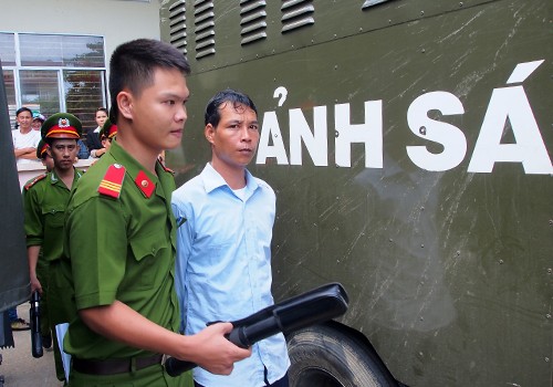 Suýt thiêu sống vợ vì câu nói thách Vinh bị tuyên phạt 5 năm tù. Ảnh: Nguyễn Đông