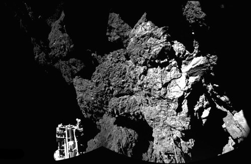 Nước trên Trái Đất có thể không bắt nguồn từ sao chổi Hình ảnh được Philae chụp lại trên bề mặt sao chổi hôm 13/11. Ảnh: AFP.