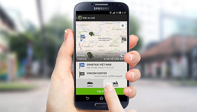 Xe ôm kiểu Uber Cước phí được tính toán ở mức 15.000 đồng 1,5 km đầu, sau đó hạ xuống 7.000 đồng một km. Ảnh: TH.