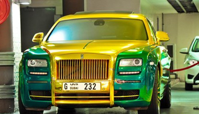 Lóa mắt bởi Rolls-Royce Ghost 'mặc áo' vàng-xanh Nhìn gần Rolls-Royce Ghost phiên bản màu vàng-xanh lá.