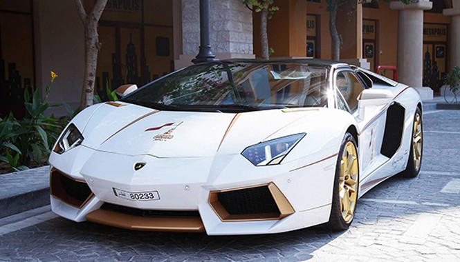 Mê mẩn trước Lamborghini Aventador độ vàng ròng Cận cảnh nhan sắc Lamborghini Aventador phiên bản chào mừng Quốc Khánh Qatar.