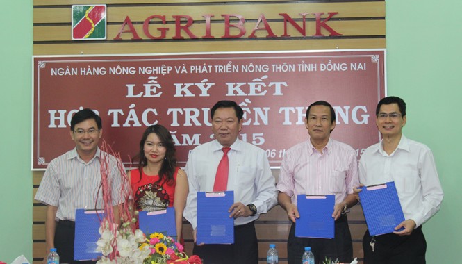 Agribank Đồng Nai hợp tác truyền thông với báo Tiền Phong Ký kết hợp tác giữa báo chí và Agribank Đồng Nai.