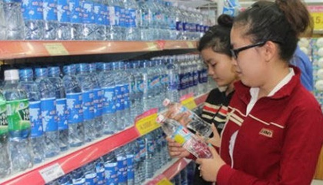 Ma trận nước uống đóng chai Có quá nhiều hàng nhái nên người tiêu dùng cần phải thông thái.