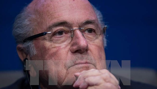 Cựu Tổng thống Pháp Nicolas Sarkozy liên quan đến scandal tham nhũng FIFA? Chủ tịch FIFA Sepp Blatter trong cuộc họp báo tại trụ sở Liên đoàn bóng đá ở Zurich ngày 2/6. Nguồn: AFP/TTXVN.