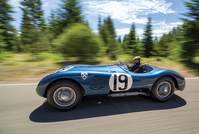 “Xế cụ” Jaguar 1953 giá 12 triệu đô sắp lên sàn Thú sưu tầm siêu xe cổ chưa bao giờ là trò chơi cho những người giàu vì nó chỉ dành cho những ai siêu giàu. Một chiếc xế cụ có tuổi đời hơn 60 năm như Jaguar 1953 là một ví dụ.