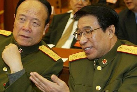 'Sói Tây Bắc' Quách Bá Hùng và thói mê tín dị đoan Quách Bá Hùng và Từ Tài Hậu (phải).