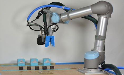Robot biết 'đẻ con' và tiến hóa? Robot "mẹ" đang "đẻ con".