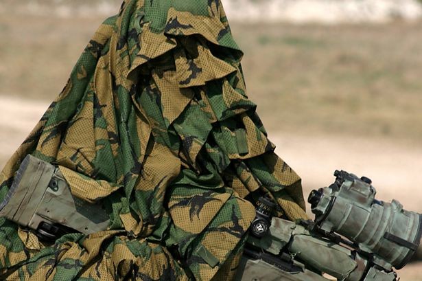 'Áo tàng hình' của lính đặc nhiệm săn đao phủ IS Áo khoác tàng hình giúp lính bắn tỉa qua mặt hệ thống giám sát radar của phiến quân IS.