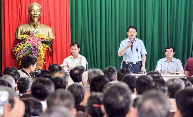 Chủ tịch Hà Nội đối thoại với dân khu rác thải Nam Sơn Chủ tịch Hà Nội đối thoại với dân.