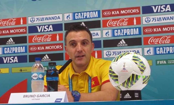 Chia tay Futsal World Cup, HLV tuyển Việt Nam nói gì? HLV Bruno Garcia trả lời báo chí sau trận đấu với ĐT Nga.
