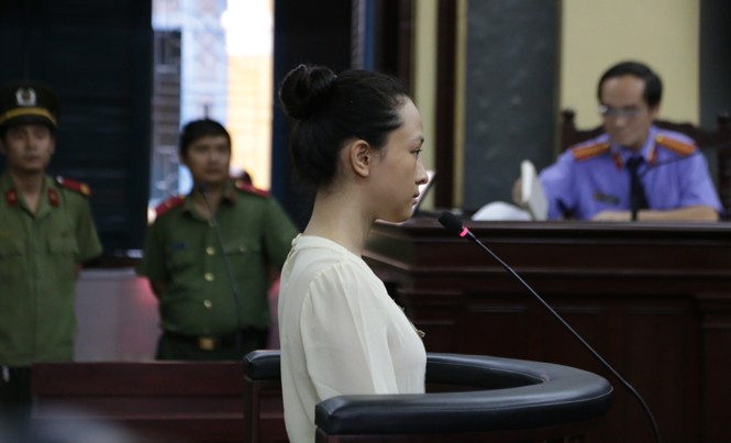 Vụ hợp đồng tình dục: Chưa luật sư nào được gặp hoa hậu Phương Nga Hoa hậu Phương Nga tạo sóng dư luận với lời khai “Hợp đồng tình dục 16,5 tỷ đồng”. Ảnh: Tân Châu.