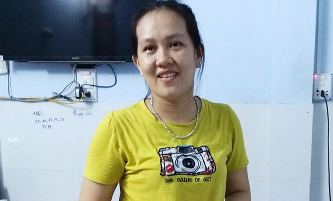Chủ đại lý vé số kể chuyện bán tờ độc đắc 92 tỷ đồng Chị Nguyên, vợ của chủ đại lý vé số Phước Danh ở TP Trà Vinh, khẳng định thiếu phụ không tiếc tờ vé số trúng độc đắc trên 92 tỷ đồng. Ảnh: Việt Tường.