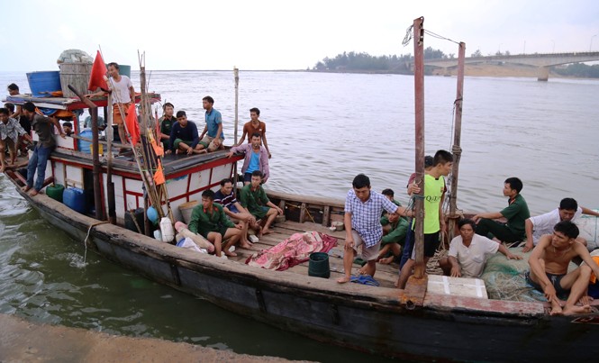 Điều tra vụ chìm tàu gây chết người gần đảo Cồn Cỏ Tàu cá của ngư dân Lê Văn Hiếu ở thị trấn Cửa Tùng đã cứu những người bị nạn trên tàu chở hàng Cửa Tùng 01.