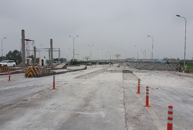 Tháo dỡ trạm thu phí Đại Xuyên xong trước 30/4 Hiện trường tháo dỡ Trạm thu phí Đại Xuyên.