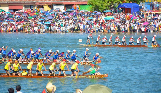 Quảng Bình: Đua thuyền truyền thống mừng Tết Độc lập Lễ hội đua thuyền truyền thống vào Tết Độc lập luôn được đông đảo người dân hào hứng tham gia, cổ vũ.