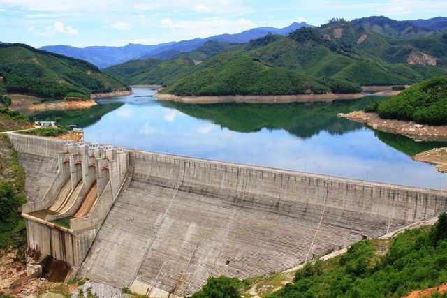 Kỷ luật nhiều cán bộ dính sai phạm tại dự án thủy điện Đăkđrinh Sai phạm trong công tác đền bù, hỗ trợ cho người dân tại dự án thủy điện Đăkđrinh gây thiệt hại cho nhà nước 26 tỷ đồng.