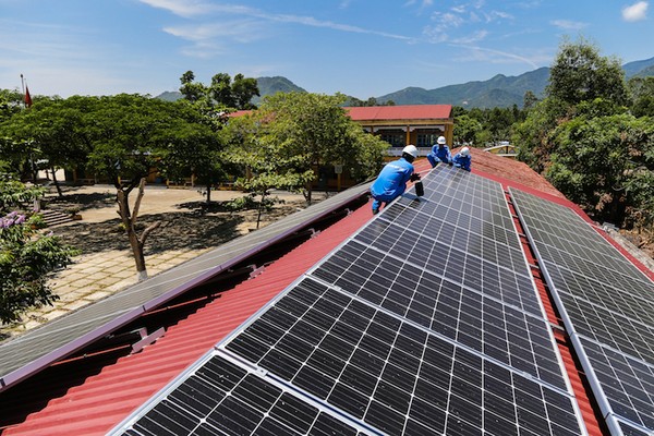 Cảnh báo khẩn, thiết bị điện mặt trời có 'đường lưỡi bò phi pháp' Thiết bị điện mặt trời ở Việt Nam phần lớn có xuất xứ từ Trung Quốc. Ảnh minh họa.