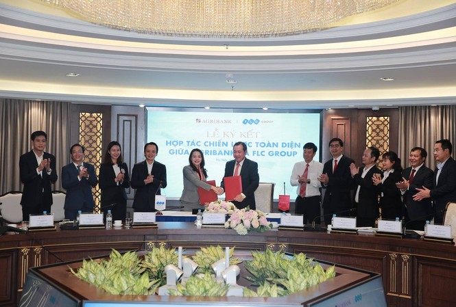Tập đoàn FLC và Agribank hợp tác chiến lược phát triển toàn diện Lễ ký thỏa thuận hợp tác chiến lược toàn diện giữa Tập đoàn FLC và Agribank.