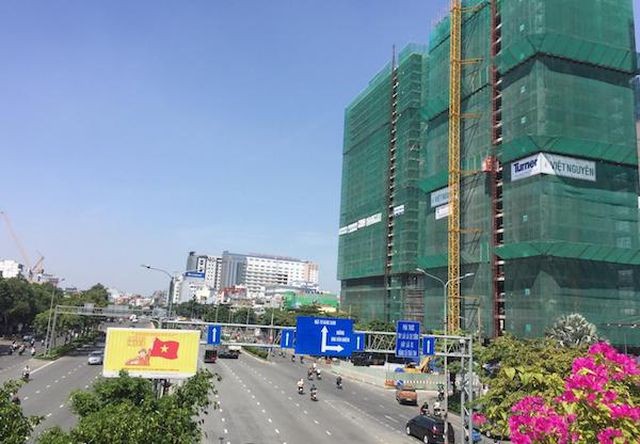 Giới đầu tư, doanh nghiệp địa ốc 'ngấm đòn' siết tín dụng Nhà đầu tư bất động sản cao cấp sẽ gặp nhiều khó khăn khi tiếp cận nguồn vốn vay ngân hàng trong năm 2020. Ảnh: Phương Uyên.