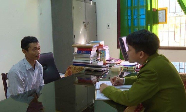 Hiếp dâm hàng xóm rồi bỏ trốn, bị bắt sau... 25 năm Đối tượng Thúy bị bắt giữ sau 25 năm lẩn trốn.