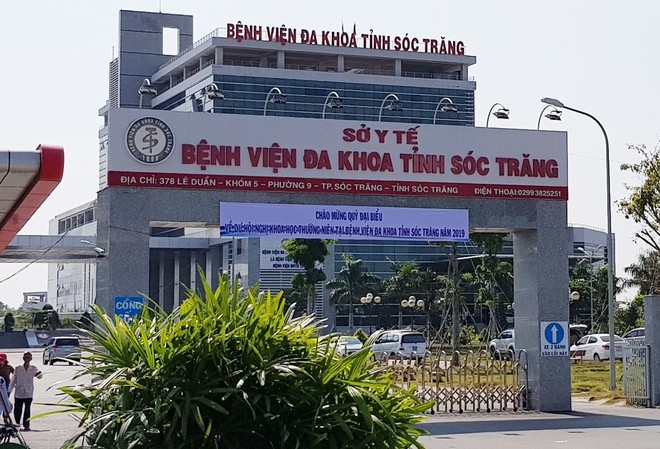 Nữ bệnh nhân tử vong khi rơi từ tầng 9 Bệnh viện Đa khoa tỉnh Sóc Trăng - nơi xảy ra sự việc. Ảnh: Việt Tường.