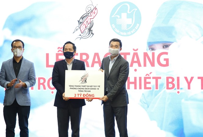 Sting tài trợ 2 tỉ đồng mua trang thiết bị y tế vật tự y tế phòng chống COVID-19 Sting tài trợ 2 tỉ đồng mua trang thiết bị y tế vật tự y tế phòng chống COVID-19