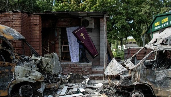 Hơn 1.300 người Donetsk thiệt mạng vì xung đột Ukraine Cảnh hoang tàn vì xung đột ở miền đông Ukraine