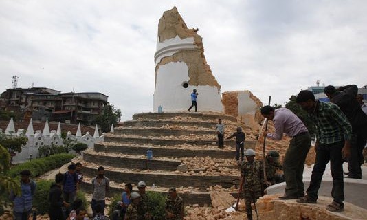 Động đất Nepal, bảo tháp gần 200 năm phút chốc thành gạch vụn Động đất Nepal, bảo tháp gần 200 năm phút chốc thành gạch vụn