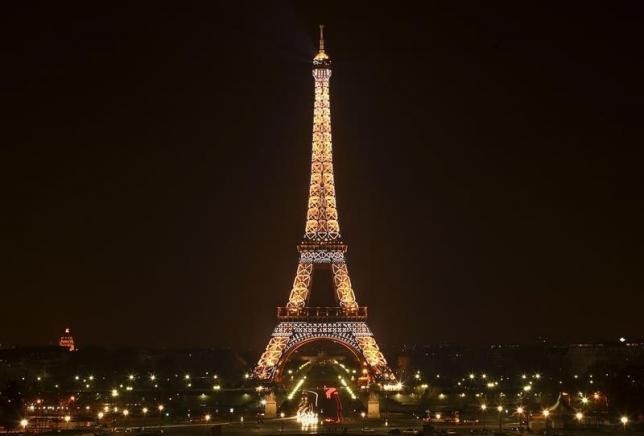 Tháp Eiffel đóng cửa vì nạn móc túi Tháp Eiffel về đêm