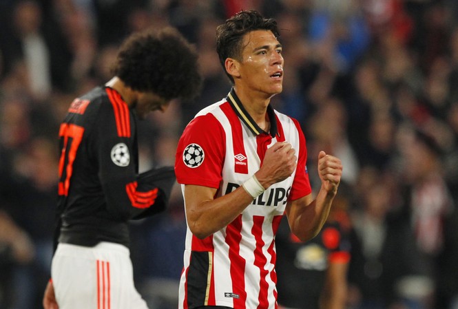Đá gãy chân sao M.U, Hector Moreno vẫn được vinh danh Hector Moreno đang khiến dư luận dậy sóng