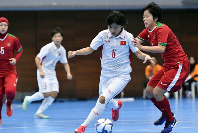 Chiến thắng nghẹt thở của futsal nữ Việt Nam Đội tuyển futsal nữ đã hoàn thành chỉ tiêu giành HCB SEA Games 29.