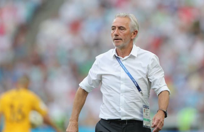 UAE chỉ tập 1 buổi làm quen sân Mỹ Đình để đấu Việt Nam HLV Bert van Marwijk đang chịu sức ép lớn trước trận đấu với Việt Nam ngày 14/11 tới.