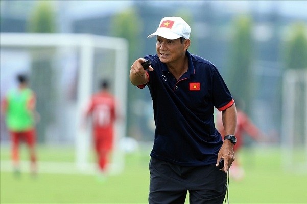 Tuyển bóng đá nữ Việt Nam phải mang thêm đồ ăn cho SEA Games 30 HLV Mai Đức Chung khẳng định quyết tâm đoạt HCV của đội tuyển bóng đá nữ.