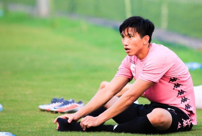 CLB Hà Nội báo tin ‘sốc’ về Văn Hậu với ông Park Hang Seo Đoàn Văn Hậu sẽ nghỉ 3 tháng vì tái phát chấn thương đầu gối.