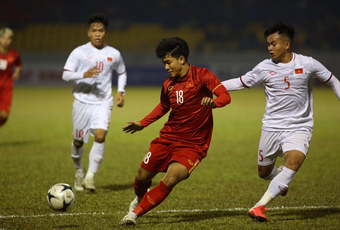 Công Phượng, Quang Hải ngồi khán đài, đội tuyển Việt Nam vẫn đánh bại 'đàn em' U22 Hà Đức Chinh có bàn thắng đem lại chiến thắng 3-2 cho đội tuyển Việt Nam trong trận đấu tập với đội U22.