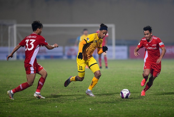 Đương kim vô địch Viettel bại trận, V-League sôi động không tưởng Viettel bất ngờ bại trận trước Hải Phòng trong ngày khai mạc LS V-League 2021. (ảnh Zing.vn)