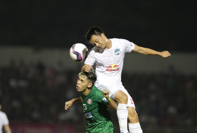 Kiatisuk bại trận, HAGL vẫn hút cổ động viên Chơi áp đảo Sài Gòn FC nhưng HAGL thua trận vì sai sót của hàng thủ ở trận ra quân LS V-League 2021.