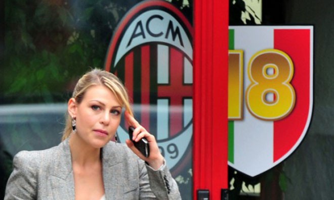 Tài phiệt Trung Đông thôn tính AC Milan? Giám đốc Điều hành Barbara Berlusconi của AC Milan đang đàm phán với đối tác để bán cổ phần của đội..