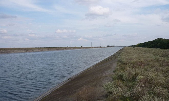 Ukraine cắt nước của Crimea, bao vây Slovyansk Ukraine cắt nước của Crimea, bao vây Slovyansk