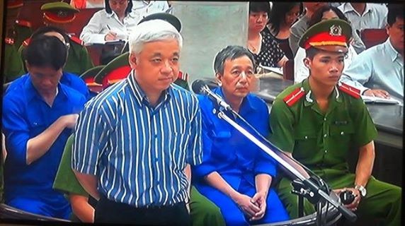 Thuộc cấp khai mọi chuyện đều do 'bầu' Kiên chỉ đạo Bị cáo Nguyễn Đức Kiên trả lời hội đồng xét xử sáng nay, 21/5. Ảnh: Bảo Thắng