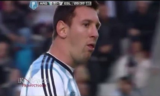 Messi lại nôn khan, Argentina lo sốt vó Máy quay ghi lại hình ảnh Messi nôn khan